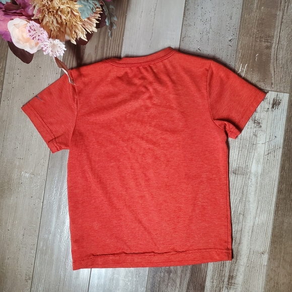 Nike Dri-Fit Boys Red and Black Swoosh Logo Graphic Tee Size 18m - Picture 2 of 9